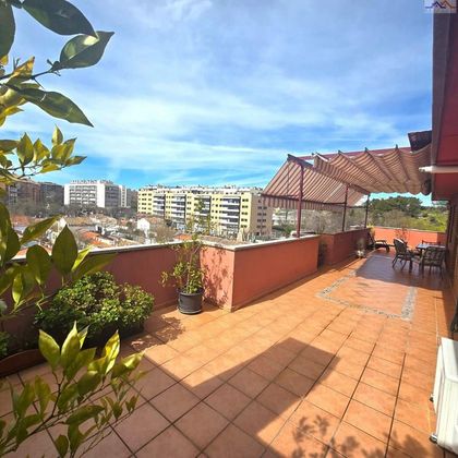 Foto 1 de Àtic en venda a Zona Estación de 2 habitacions amb terrassa i piscina