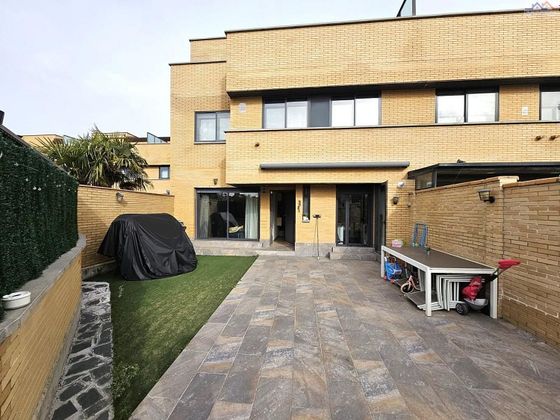 Foto 1 de Casa en venda a Hospital de 3 habitacions amb terrassa i garatge