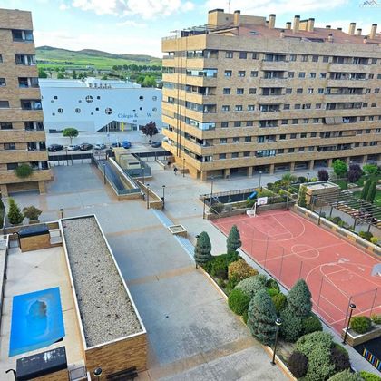 Foto 2 de Pis en venda a El Quiñón de 3 habitacions amb terrassa i piscina