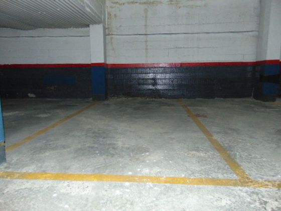 Foto 2 de Garaje en venta en Alameda de Osuna de 8 m²