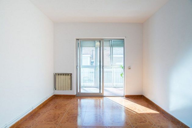 Foto 2 de Piso en alquiler en Lucero de 3 habitaciones con terraza y calefacción