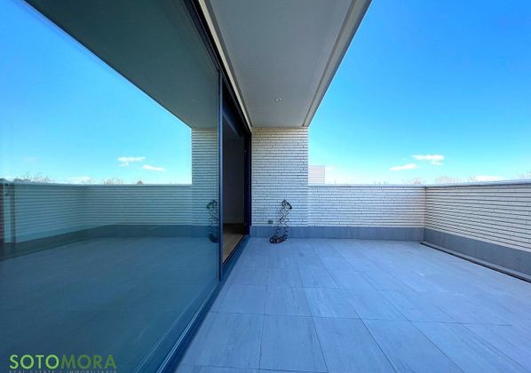 Foto 1 de Piso en alquiler en El Encinar de los Reyes de 4 habitaciones con terraza y piscina