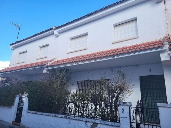Foto 1 de Casa adossada en venda a calle Chorro de 3 habitacions amb jardí i calefacció