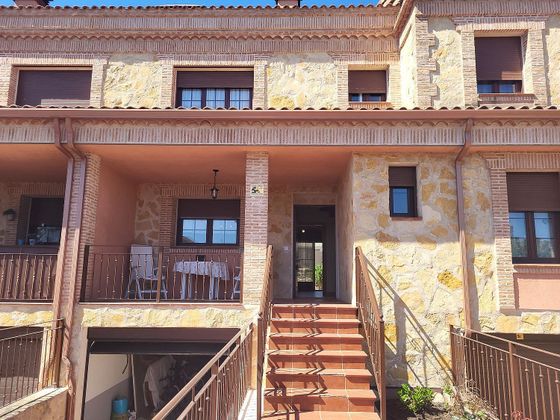 Foto 1 de Casa adossada en venda a calle De la Sotera de 3 habitacions amb terrassa i piscina