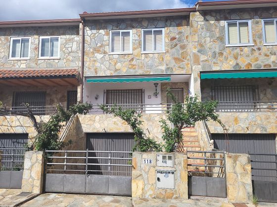 Foto 1 de Casa adossada en venda a calle Tejar de 3 habitacions amb terrassa i piscina