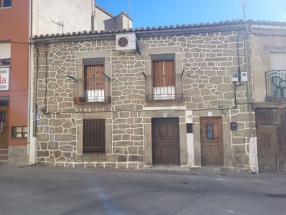 Foto 1 de Casa adossada en venda a plaza Plazuela del Pozo de 3 habitacions amb piscina i balcó