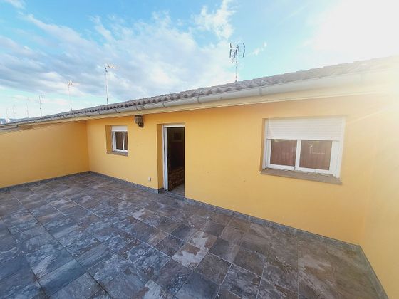 Foto 1 de Casa adossada en venda a calle Calvario de 4 habitacions amb terrassa i calefacció
