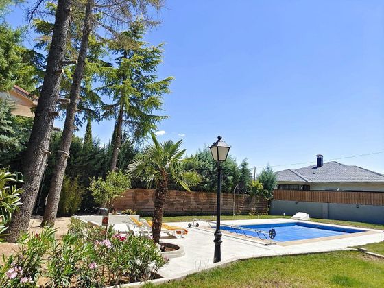 Foto 1 de Venta de chalet en Guadarrama de 7 habitaciones con terraza y piscina