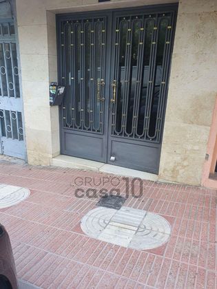 Foto 2 de Venta de piso en calle Picos de Olite de 3 habitaciones con muebles y aire acondicionado
