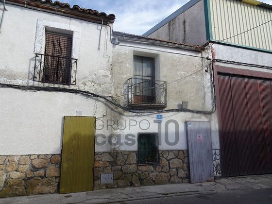 Foto 2 de Casa adossada en venda a calle Nacional amb terrassa i jardí