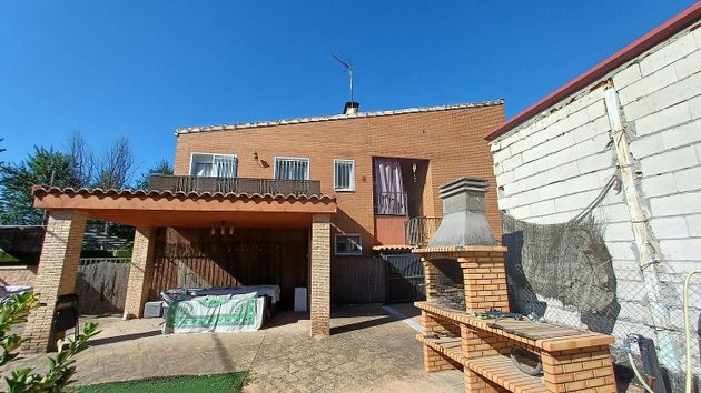 Foto 1 de Chalet en venta en El Boalo de 3 habitaciones con terraza y jardín