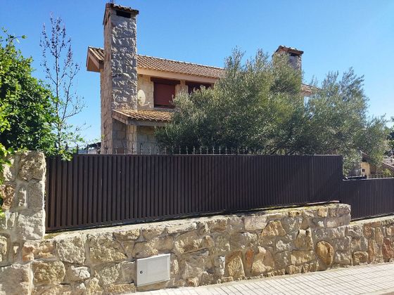 Foto 2 de Xalet en venda a Guadalix de la Sierra de 4 habitacions amb terrassa i jardí