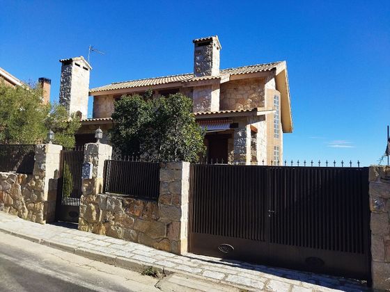 Foto 2 de Venta de chalet en Guadalix de la Sierra de 4 habitaciones con terraza y jardín
