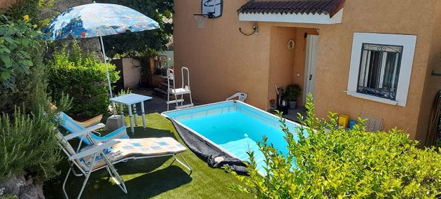 Foto 2 de Casa en venta en Valdemaqueda de 3 habitaciones con terraza y piscina