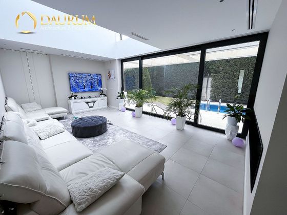 Foto 1 de Xalet en lloguer a Valdecabaña de 6 habitacions amb terrassa i piscina