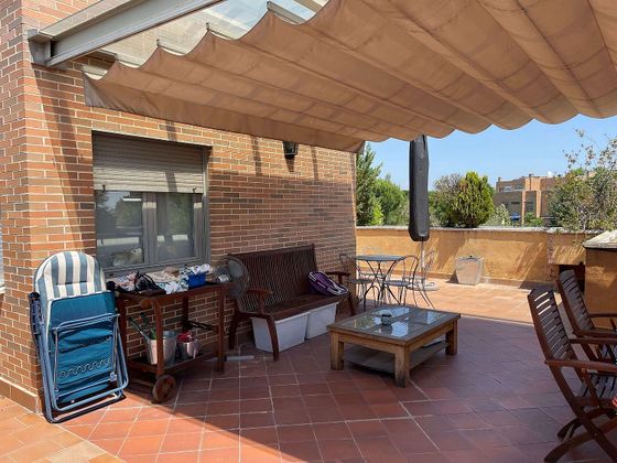 Foto 1 de Dúplex en venda a El Encinar de los Reyes de 5 habitacions amb terrassa i piscina