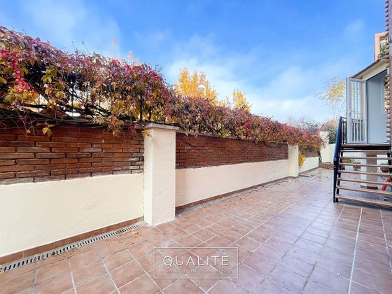 Foto 2 de Casa en lloguer a calle Olimpo de 4 habitacions amb terrassa i jardí