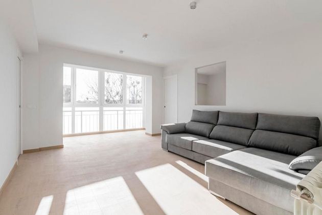 Foto 1 de Piso en venta en Valdezarza de 2 habitaciones con terraza y aire acondicionado