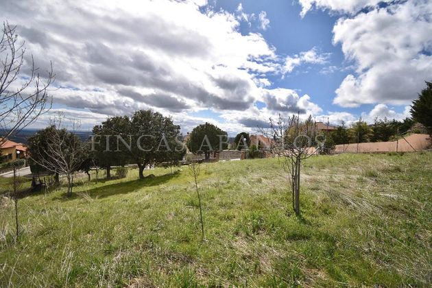 Foto 2 de Venta de terreno en Zaburdón - Monte Escorial de 1015 m²