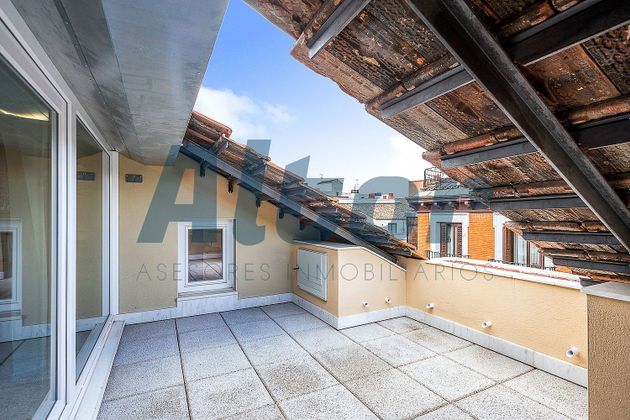 Foto 1 de Venta de ático en Cortes - Huertas de 2 habitaciones con terraza y aire acondicionado