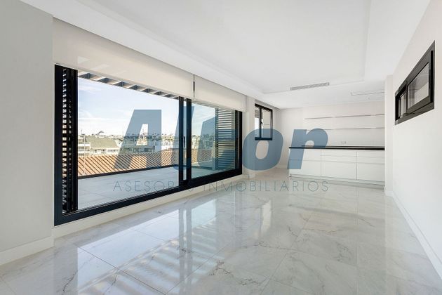 Foto 2 de Dúplex en venta en Nuevos Ministerios - Ríos Rosas de 4 habitaciones con terraza y piscina