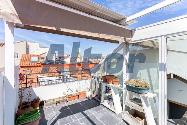 Foto 1 de Àtic en venda a Universidad - Malasaña de 1 habitació amb terrassa i aire acondicionat