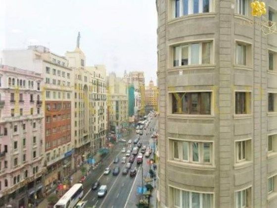 Foto 1 de Venta de piso en Palacio de 2 habitaciones con terraza y balcón