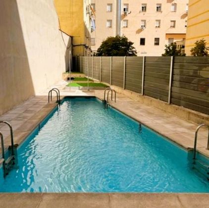 Foto 1 de Dúplex en venda a Lista de 2 habitacions amb terrassa i piscina