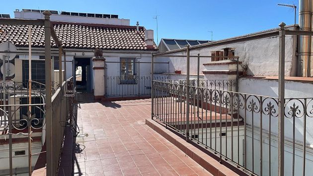 Foto 1 de Àtic en lloguer a Jerónimos de 1 habitació amb terrassa i aire acondicionat