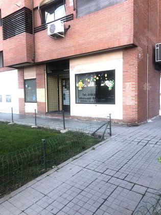 Foto 2 de Alquiler de local en avenida De Burgos de 90 m²