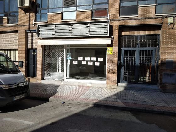 Foto 2 de Local en lloguer a calle De Miguel de Unamuno de 120 m²