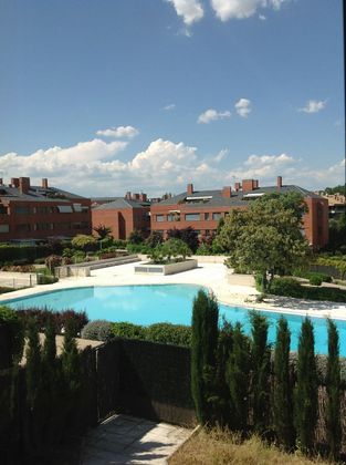 Foto 1 de Àtic en venda a Encinar de los Reyes de 4 habitacions amb terrassa i piscina