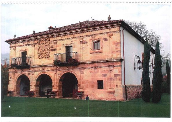 Foto 1 de Chalet en venta en Corvera de Toranzo de 5 habitaciones con terraza y piscina