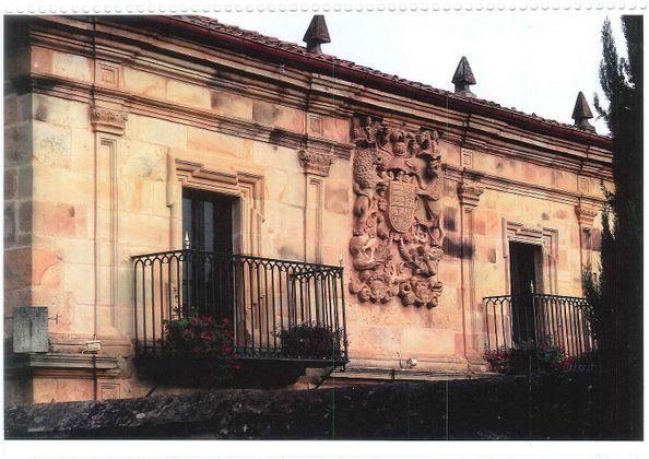 Foto 2 de Chalet en venta en Corvera de Toranzo de 5 habitaciones con terraza y piscina