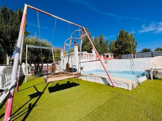 Foto 1 de Chalet en venta en Uceda de 3 habitaciones con terraza y piscina