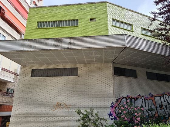 Foto 2 de Local en venda a Tres Olivos - Valverde amb terrassa i aire acondicionat