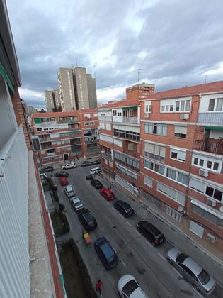 Foto 1 de Piso en venta en Aluche de 2 habitaciones con terraza y aire acondicionado