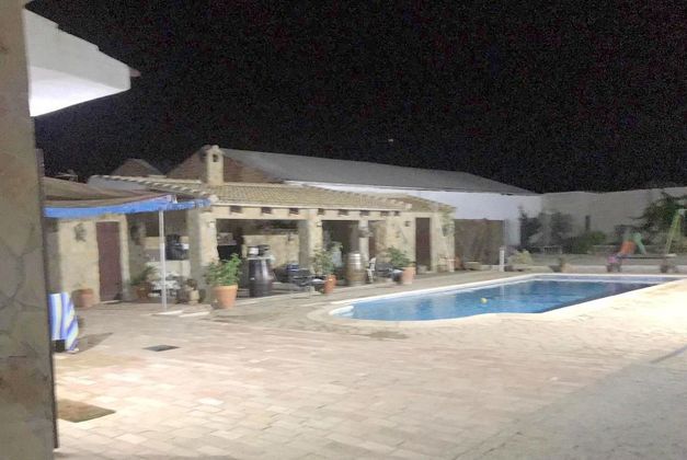 Foto 2 de Chalet en venta en Linares de 4 habitaciones con terraza y piscina