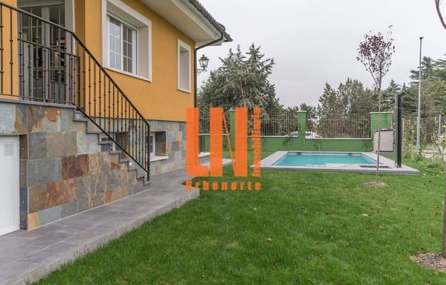 Foto 2 de Chalet en venta en Las Vegas  - Santa María de 5 habitaciones con terraza y piscina
