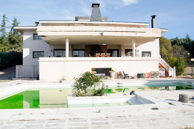 Foto 2 de Chalet en venta en calle Italica de 6 habitaciones con terraza y piscina