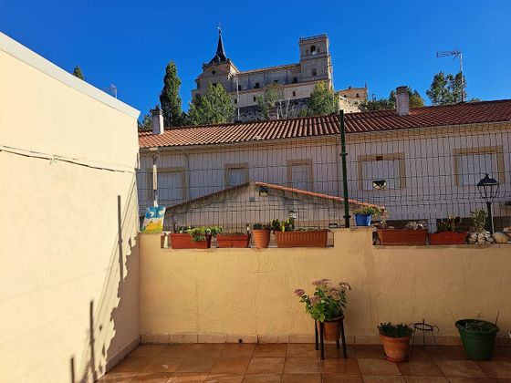 Foto 1 de Venta de casa adosada en calle Infantes Sancho de 4 habitaciones con terraza y jardín