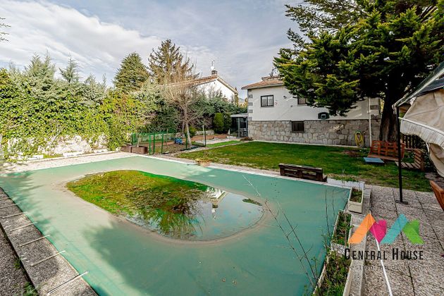 Foto 1 de Chalet en venta en calle Santa Isabel de 4 habitaciones con terraza y piscina
