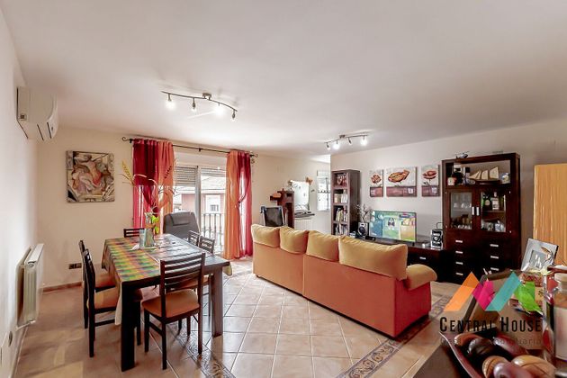 Foto 2 de Casa en venda a calle De Colmenares de 8 habitacions amb terrassa i jardí