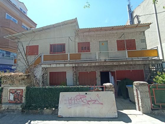 Foto 1 de Chalet en venta en calle Batalla de Bailén de 8 habitaciones con terraza y jardín