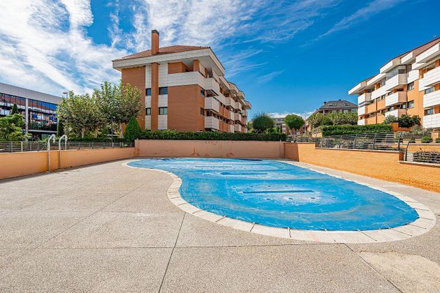 Foto 2 de Àtic en venda a calle Rosales de 5 habitacions amb terrassa i piscina