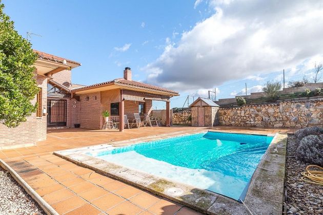 Foto 1 de Casa en venda a Cabanillas del Campo de 4 habitacions amb terrassa i piscina