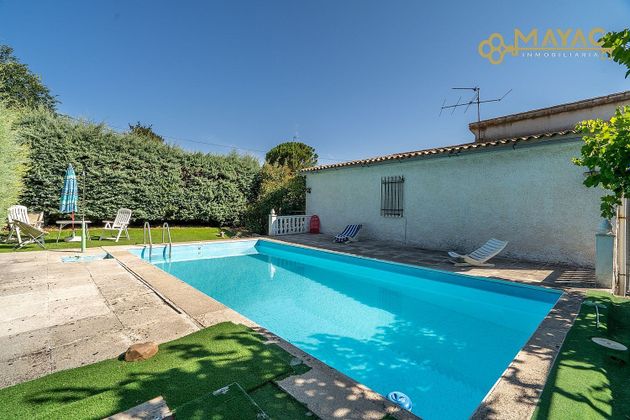 Foto 1 de Chalet en venta en Torrejón del Rey de 4 habitaciones con piscina y garaje