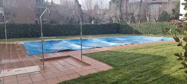 Foto 1 de Venta de piso en Guadarrama de 2 habitaciones con terraza y piscina
