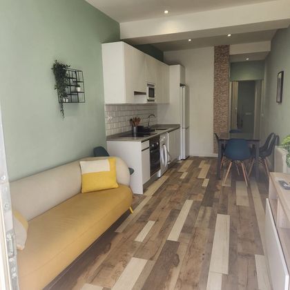 Foto 2 de Piso en alquiler en calle De Francisco Palomo de 2 habitaciones con muebles y aire acondicionado