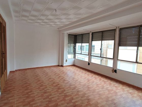 Foto 2 de Piso en alquiler en calle Sant Vicent de 3 habitaciones y 117 m²